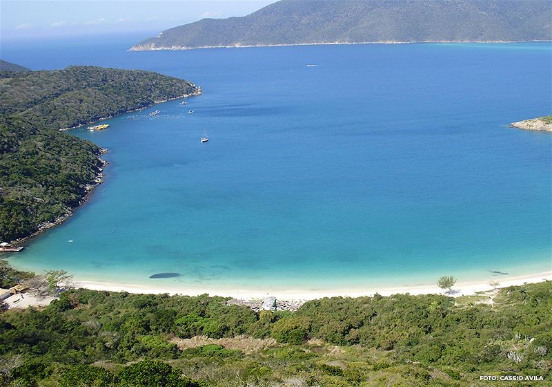 Imagem da praia do forno vista de cima