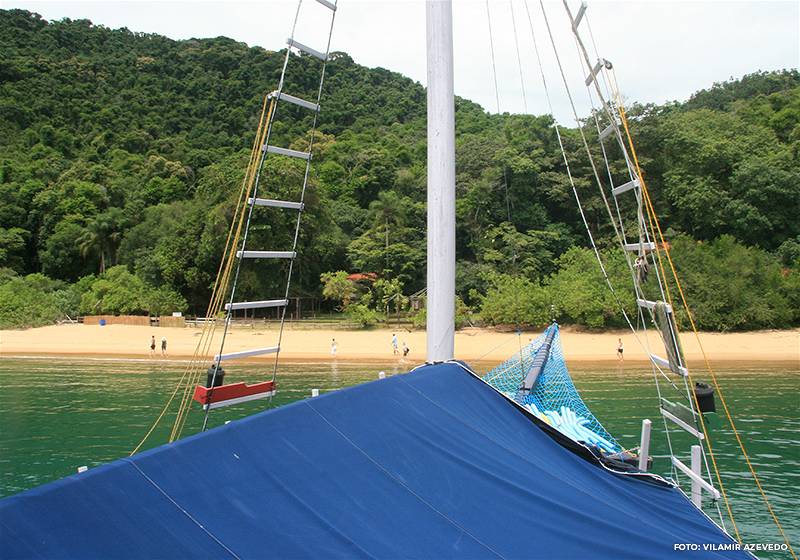 Imagem da praia Vermelha em Paraty
