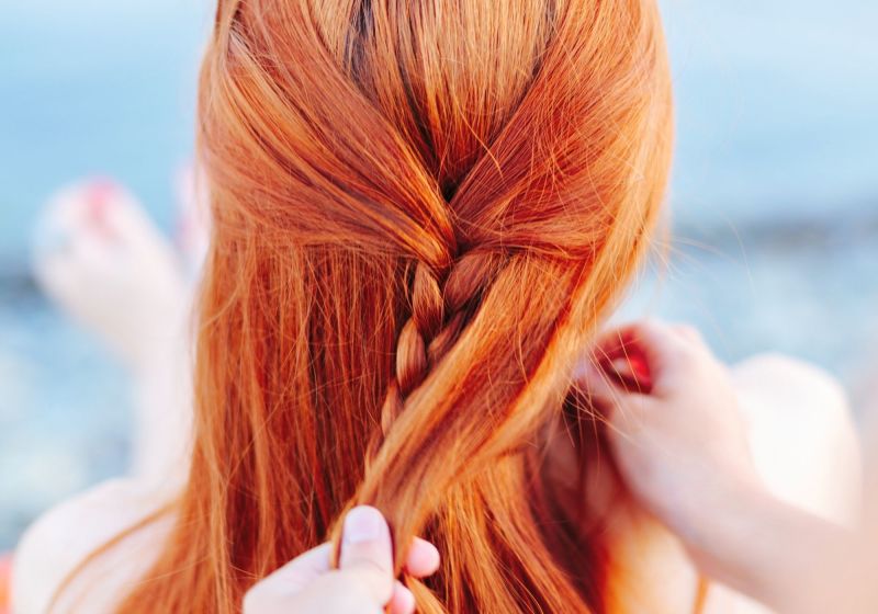 cabelos ruivos femininos com uma trança